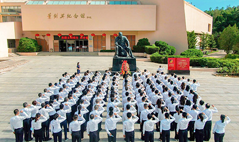 “不忘初心，，，，，，切记使命”  <br>认真组织开展“七一”主题党日活动